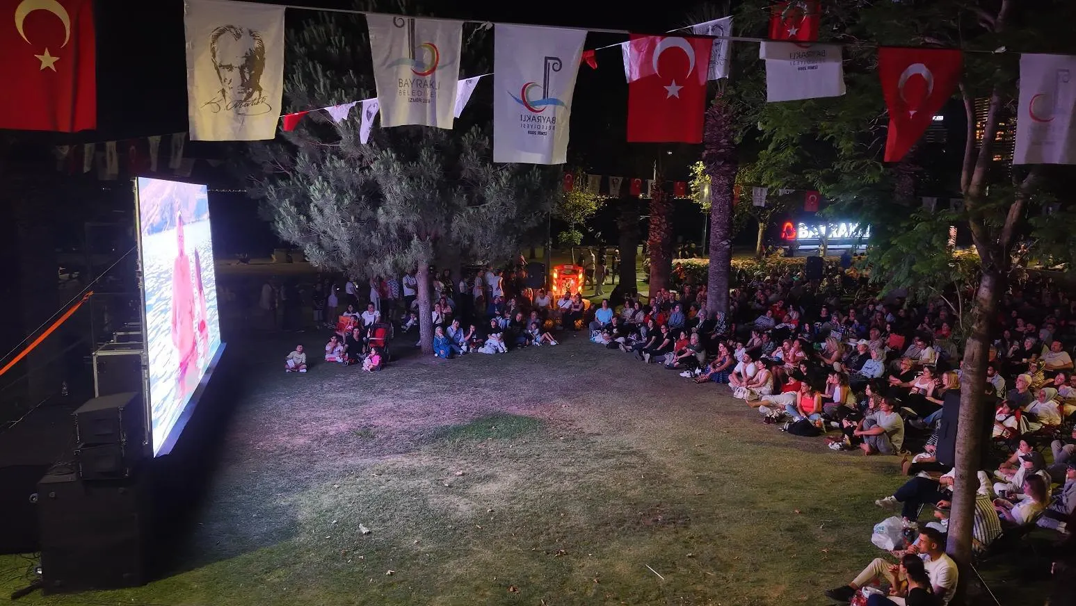 BAYRAKLIDA AÃIK HAVA SÄ°NEMA GÃNLERÄ° DEVAM EDÄ°YOR (2)-1785507209656.webp